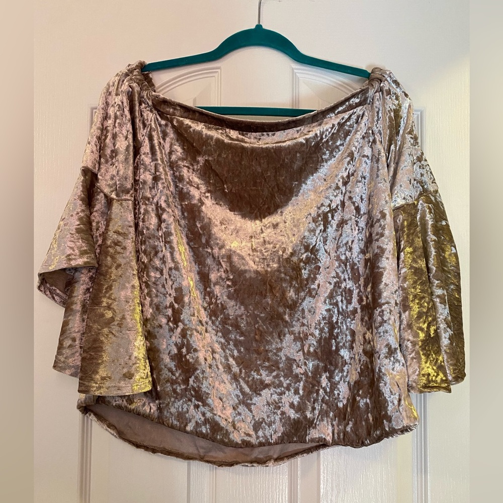 Cold shoulder, velvet top